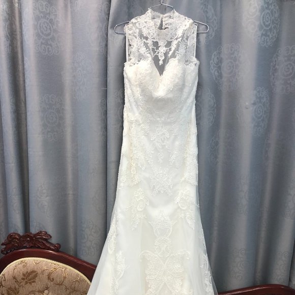 Alfred Angelo Disney Mulan Ivory Lace Wedding Dress, Destination Sheath - Picture 3 of 12